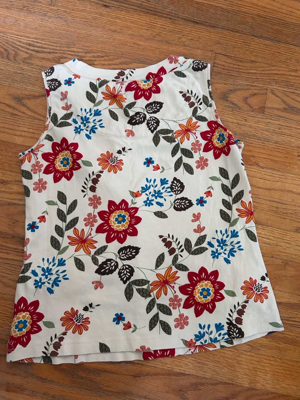 White Stag Floral Cotton-Blend Bedding Cover in White with Red and Blue Accents